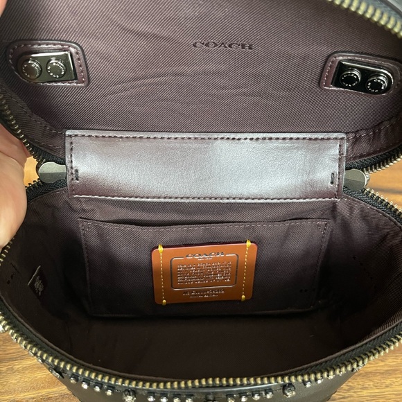 Coach - Picture 5 of 6